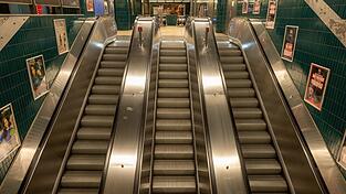 Die Seniorin verlor das Gleichgewicht und st&uuml;rzte. (Symbolbild)