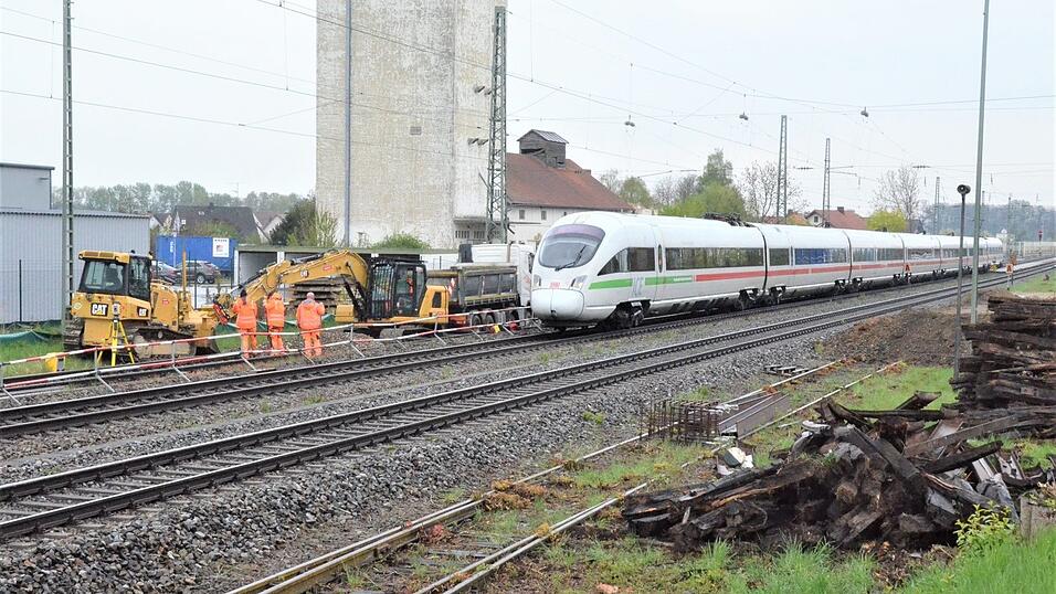 Derzeit läuft auch die Verlegung des Gleises 3 auf einer Länge von 400 Metern in Richtung Lärmschutzwand.