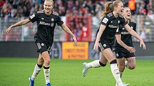 Pernille Harder (l) und die Bayern-Frauen siegten in der vergangenen Spielzeit mit 3:2 in Berlin. (Archivbild)