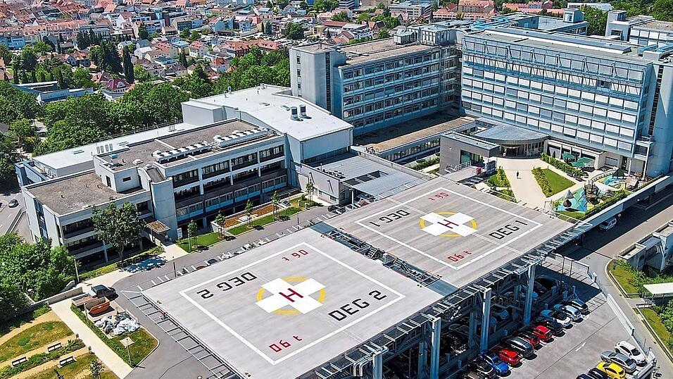 Das Donau-Isar-Klinikum auf dem Perlasberg in Deggendorf aus der Vogelperspektive. Das Donau-Isar-Klinikum auf dem Perlasberg in Deggendorf aus der Vogelperspektive.