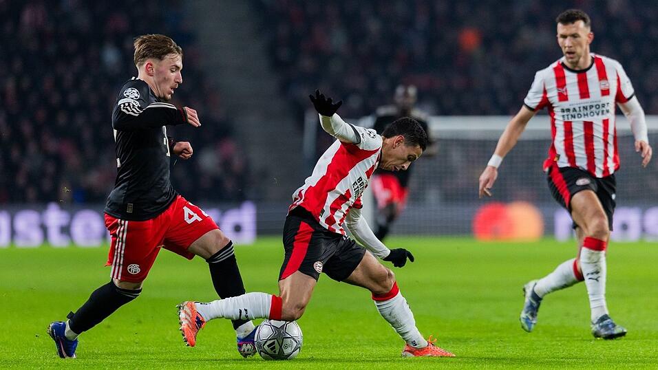 Lennart Karl (l) in Aktion. Das Tor von Jamal Musiala bereitete der Youngster klasse vor.
