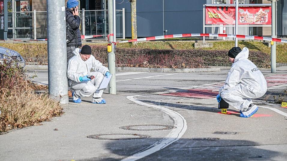 Angeklagt ist der Mann wegen versuchten Mordes. (Archivbild)