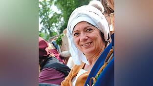 Bei der Landshuter Hochzeit wirft sich Christine Vinçon ins Kostüm.