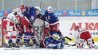 Die Ordnung finden: Nach der Rückkehr vom Dolomitencup, bei dem sich der EV Landshut (weißes Trikot) gegen Valerenga Oslo den dritten Platz sicherte, wartet nun in der heimischen VR-Bank-Landshut-Arena Villach. Im Test vor einem Jahr siegten die Kärntner am Gutenbergweg mit 4:1.