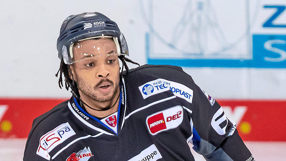 Pl&ouml;tzlich St&uuml;rmer: Sena Acolatse hat kein Problem mit seiner neuen Position. Im Gegenteil, der etatm&auml;&szlig;ige Tigers-Verteidiger scheint richtig Gefallen an der Angreiferrolle zu finden.