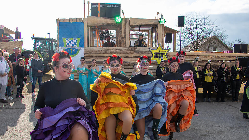 Am Samstag fand der Faschingsumzug in Otzing (Kreis Deggendorf) statt. Am Samstag fand der Faschingsumzug in Otzing (Kreis Deggendorf) statt.