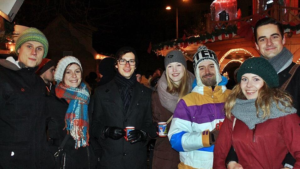 Der Christkindlmarkt und die Weihnachtspyramide geh&ouml;ren in der Adventszeit zu den beliebtesten Treffpunkten in Landshut.