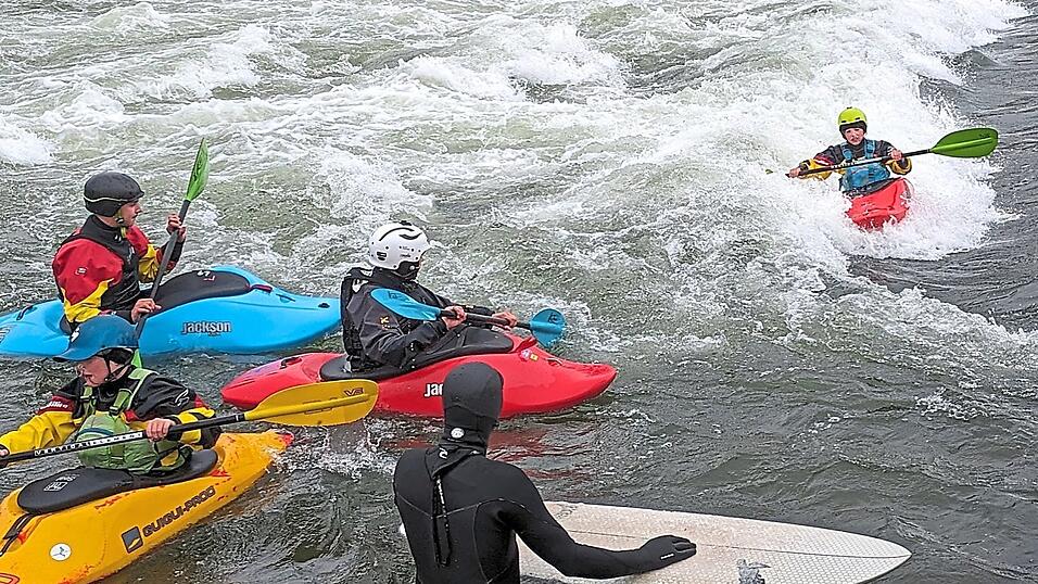 Keine Angst vor kaltem Wasser: an der Welle wird schon laufend trainiert.