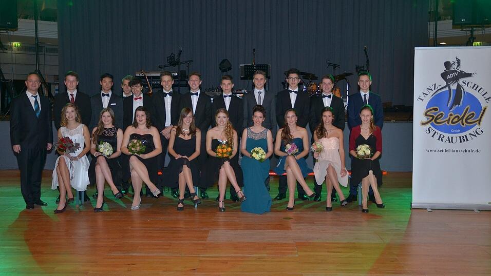 Die Bilder vom Abschlussball der Tanzschule Seidel in der Fraunhofer-Halle am 28. November. Die Bilder vom Abschlussball der Tanzschule Seidel in der Fraunhofer-Halle am 28. November.