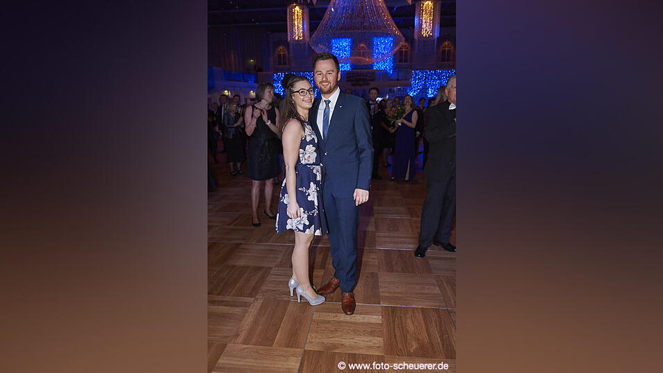 Die Metzgerzunft hat am Samstagabend in die Joseph-von-Fraunhofer-Halle eingeladen. Die Metzgerzunft hat am Samstagabend in die Joseph-von-Fraunhofer-Halle eingeladen.