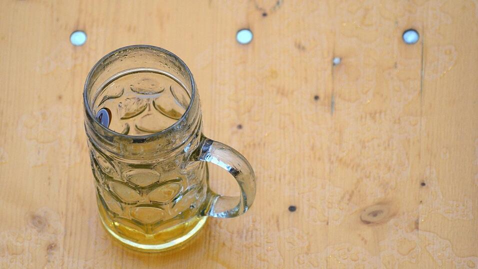 Noagerl oder Uwe? Der letzte Schluck Bier hat viele Namen. Noagerl oder Uwe? Der letzte Schluck Bier hat viele Namen.