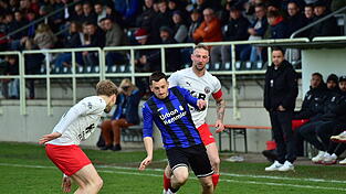 Chams Trainer Faruk Maloku (r.) sah &bdquo;ein sehr intensives und sehr spannendes Spiel&ldquo;.