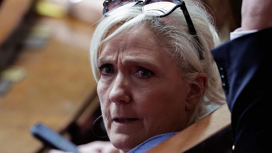 Dass das französische Rassemblement National mit Marine Le Pen sich der AfD wieder annähert, hält ein politischer Beobachter für unwahrscheinlich. Dass das französische Rassemblement National mit Marine Le Pen sich der AfD wieder annähert, hält ein politischer Beobachter für unwahrscheinlich.