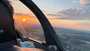 Die besondere Stimmung eines Sonnenaufgangs konnten die LSV-Piloten am 21. Juni genie&szlig;en.