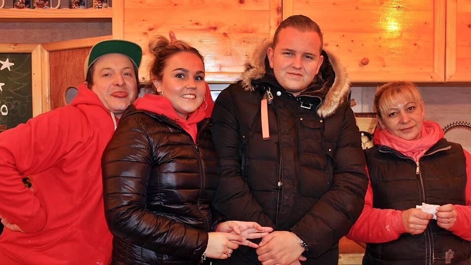 Der Christkindlmarkt und die Weihnachtspyramide geh&ouml;ren in der Adventszeit zu den beliebtesten Treffpunkten in Landshut.