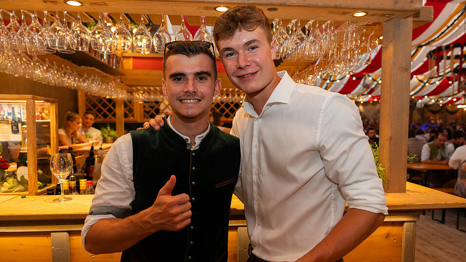 Die Partybilder vom Samstag, 19. August 2023, aus dem Festzelt Krönner. Die Partybilder vom Samstag, 19. August 2023, aus dem Festzelt Krönner.