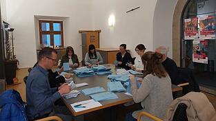 Mit jedem Stimmlokal, das ausgez&auml;hlt wird, w&auml;chst der Vorsprung des Freien W&auml;hler-Kandidaten.