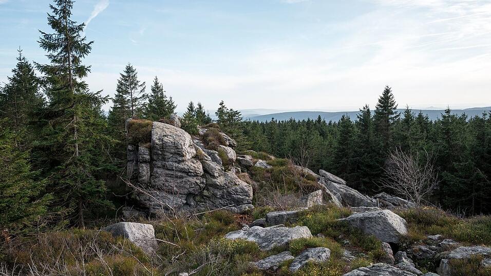 Der Ochsenkopf im Fichtelgebirge ist ein beliebtes Ausflugsziel. (Archivbild) Der Ochsenkopf im Fichtelgebirge ist ein beliebtes Ausflugsziel. (Archivbild)