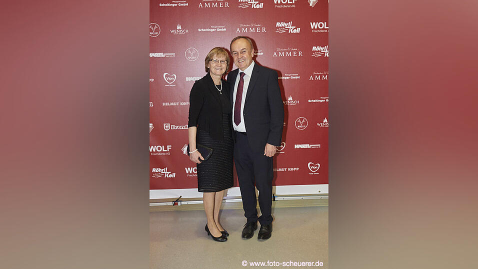 Die Metzgerzunft hat am Samstagabend in die Joseph-von-Fraunhofer-Halle eingeladen. Die Metzgerzunft hat am Samstagabend in die Joseph-von-Fraunhofer-Halle eingeladen.