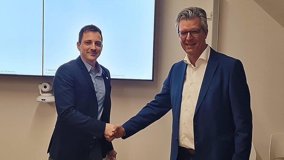 &bdquo;Selbstverst&auml;ndlich nehme ich die Wahl an&ldquo;, antwortete Hans Schmalhofer auf die Frage des Gesch&auml;ftsleiters Sandro Pfeiffer.