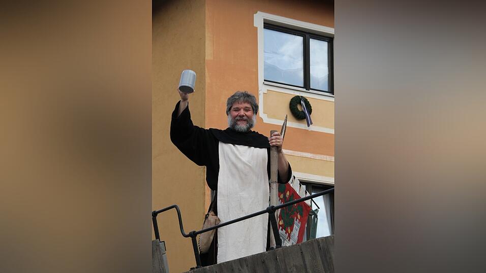 Die schönsten Augenblicke des historischen Drachenstich-Festzuges 2016. Die schönsten Augenblicke des historischen Drachenstich-Festzuges 2016.