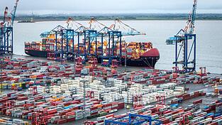 Über Bremerhaven geht ein guter Teil der deutschen Exporte. Über Bremerhaven geht ein guter Teil der deutschen Exporte.