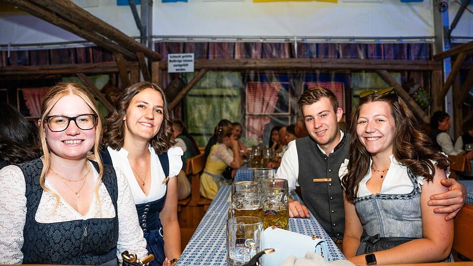 Die Partybilder vom Montag, 17. August, aus dem Festzelt Reisinger. Die Partybilder vom Montag, 17. August, aus dem Festzelt Reisinger.