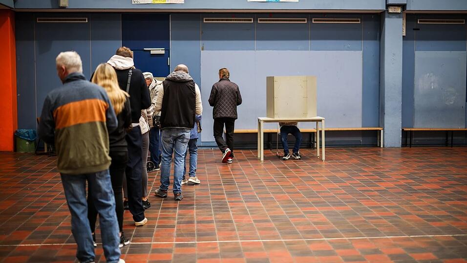 Rund 13,7 Millionen Stimmberechtigte waren in Nordrhein-Westfalen zur Kommunalwahl aufgerufen. Rund 13,7 Millionen Stimmberechtigte waren in Nordrhein-Westfalen zur Kommunalwahl aufgerufen.