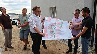 Die Stadtverwaltung pr&auml;sentiert den Stadtr&auml;ten die Pl&auml;ne f&uuml;r die Quartiersgestaltung der Wohnungen an der Gartenstra&szlig;e.