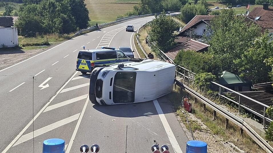 Die Prackenbacher Wehr war mit drei Fahrzeugen vor Ort.