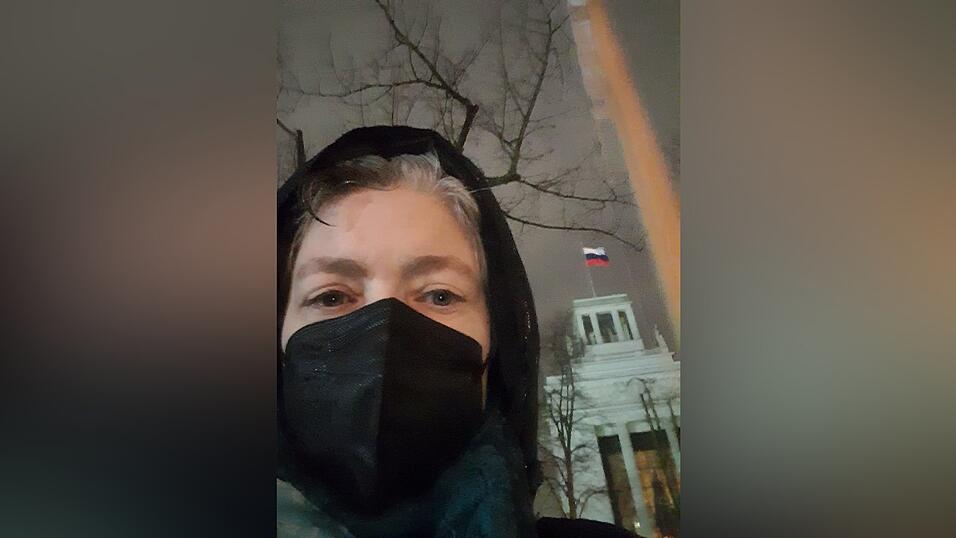 Jacqueline Selma Spieweg schickt via Online-Rezensionen Friedensbotschaften nach Russland.