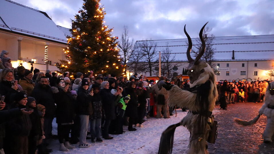 Mehrere hundert Zuschauer verfolgten das eindrucksvolle Spektakel.