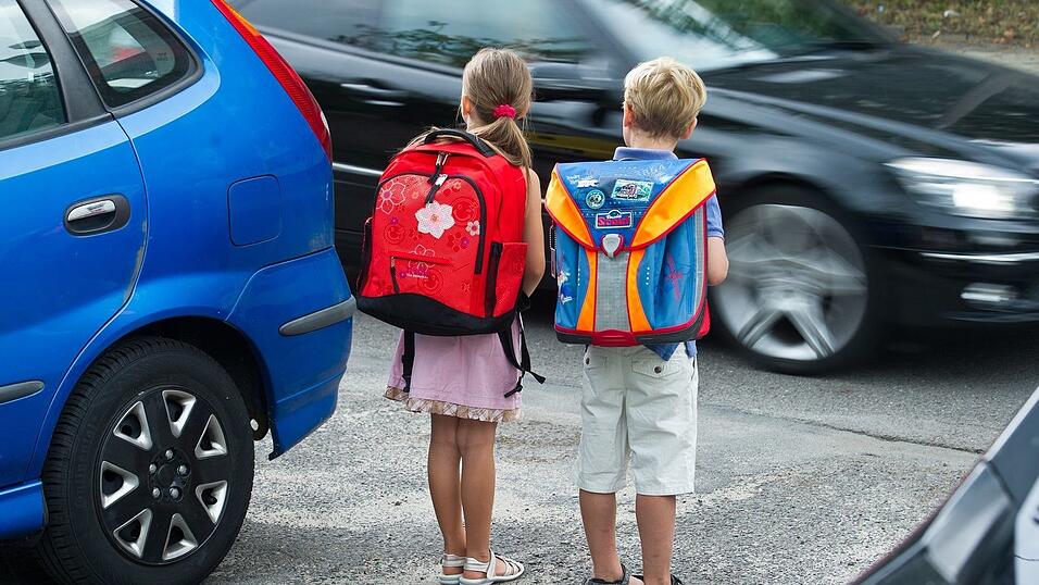 Die 7-j&auml;hrige Sch&uuml;lerin wurde vom Auto erfasst. (Symbolbild)