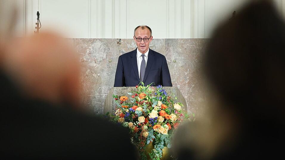 Kanzler Merz bezeichnete Friedrich von Metzler als «herausragenden Bankier» und «Menschenfreund». Kanzler Merz bezeichnete Friedrich von Metzler als «herausragenden Bankier» und «Menschenfreund».