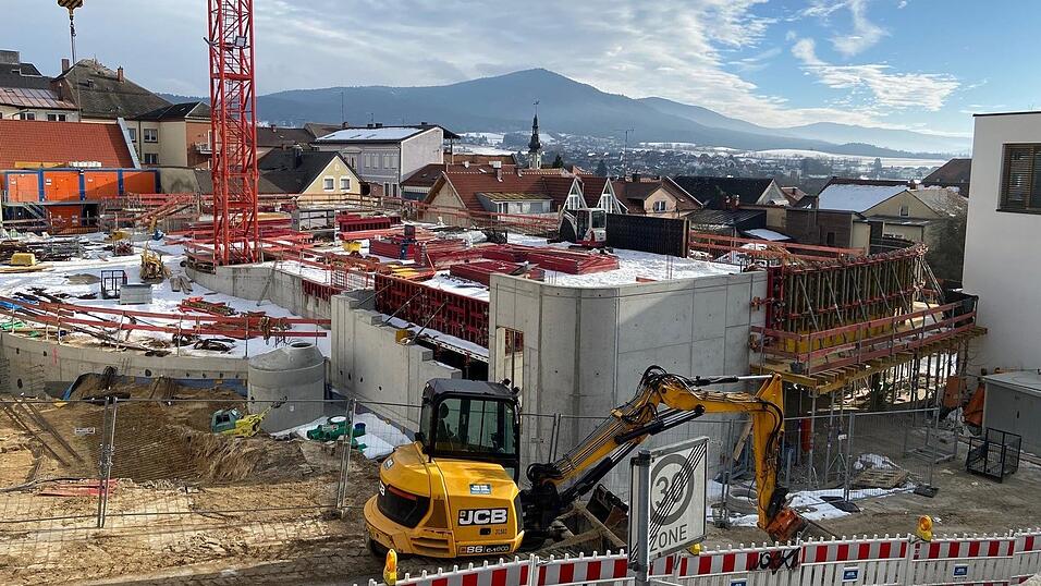 Nimmt langsam Form an: die Stadtgarage in Bad K&ouml;tzting.