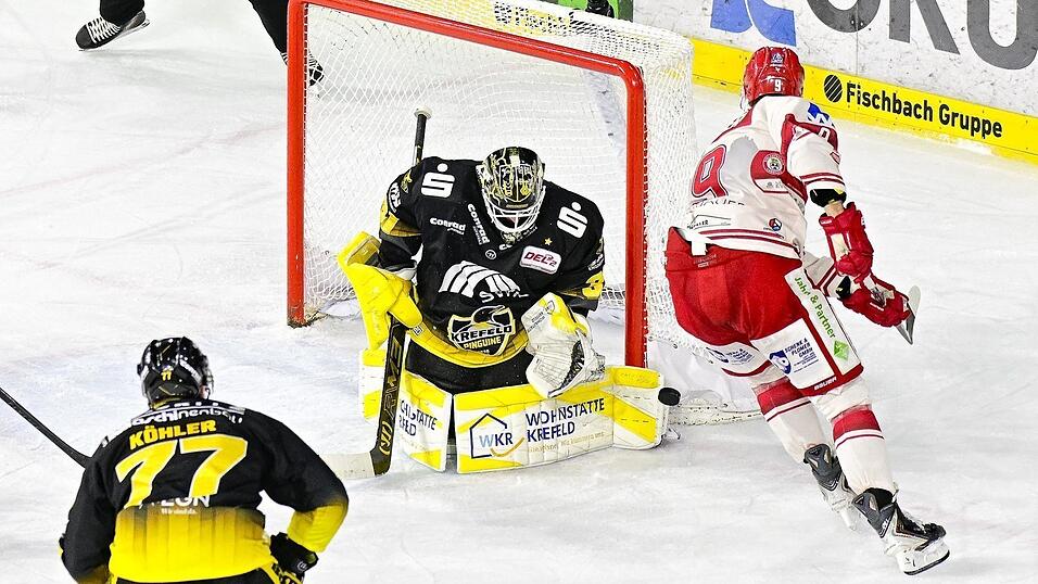 Zu seltener Anblick: Der EV Landshut zeigt gegen Krefeld immer wieder gute Ans&auml;tze, l&auml;sst aber die Konstanz v&ouml;llig vermissen. Wirklich Druck machen Tobias Lindberg (rechts) und Co. den Pinguinen so nicht. Bleibt&rsquo;s auch am Dienstag dabei, ist die Saison wohl beendet.