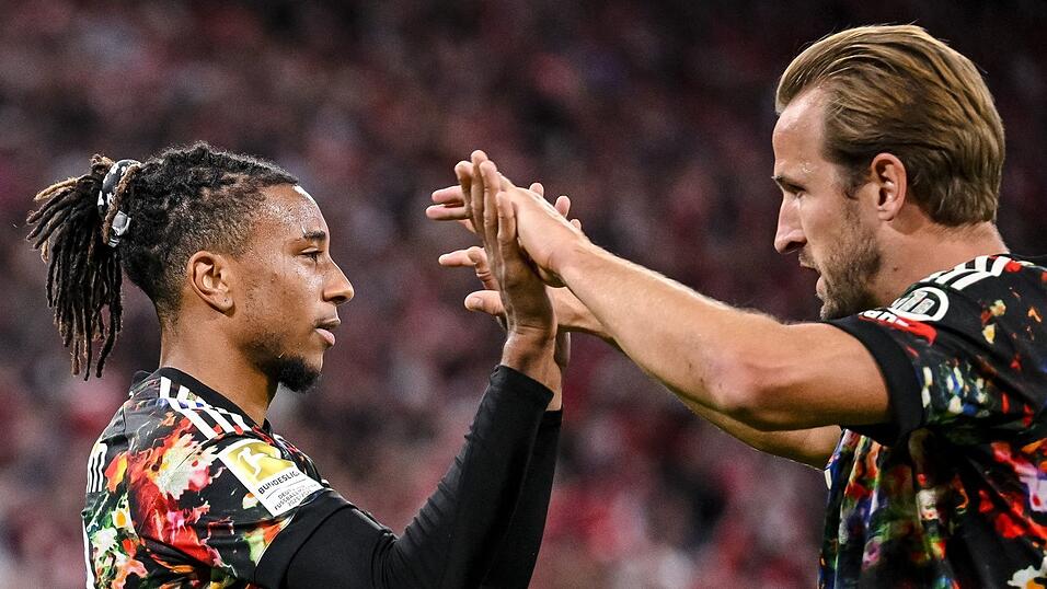 Das Münchner Fünf-Tore-Duo: Michael Olise (l) und Harry Kane feiern sich. Das Münchner Fünf-Tore-Duo: Michael Olise (l) und Harry Kane feiern sich.