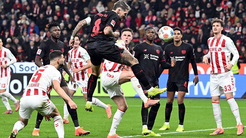 Per Kopf erfolgreich: Leverkusens Robert Andrich. Per Kopf erfolgreich: Leverkusens Robert Andrich.