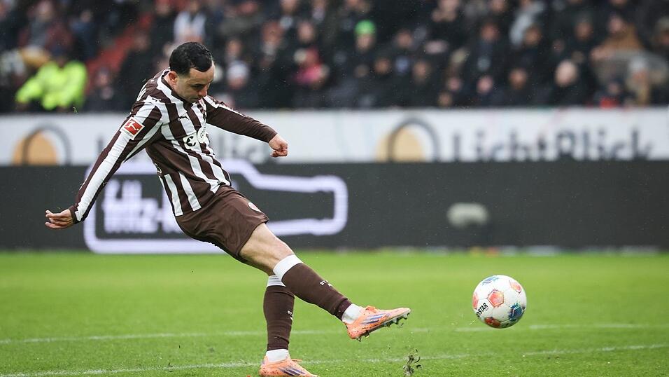 Manolis Saliakas vom FC St. Pauli trifft zum 1:0.