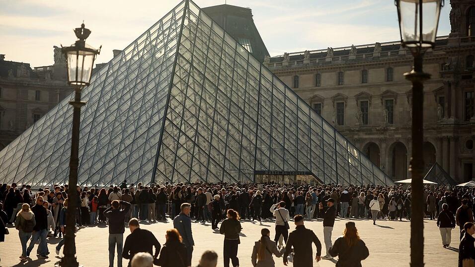 Der Louvre öffnet die Galerie d'Apollon ohne Ausstellungsobjekte. (Archivbild) Der Louvre öffnet die Galerie d'Apollon ohne Ausstellungsobjekte. (Archivbild)