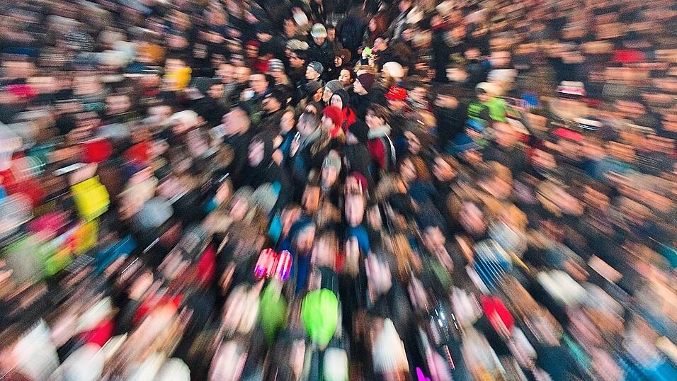 Die Zahl der Einwohner im Landkreis ist wieder gestiegen. Die Zahl der Einwohner im Landkreis ist wieder gestiegen.