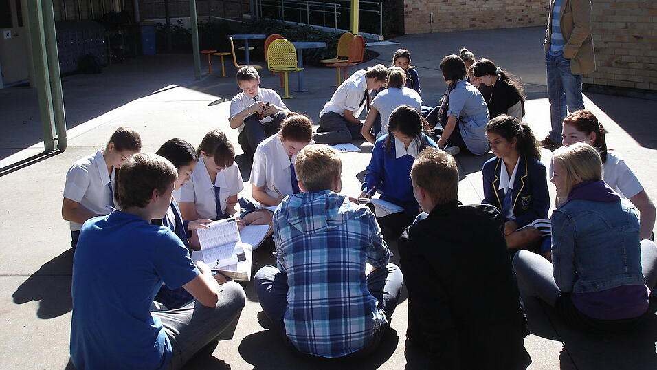 Die Landshuter fielen in der australischen Schule durch ihre normale Kleidung auf. Dort sind Schuluniformen Pflicht. Die Landshuter fielen in der australischen Schule durch ihre normale Kleidung auf. Dort sind Schuluniformen Pflicht.