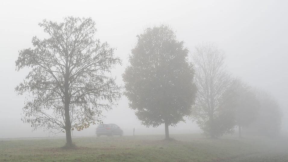 Nach einer kalten Nacht kann es in Bayern örtlich wieder zu Nebel kommen. (Archivbild) Nach einer kalten Nacht kann es in Bayern örtlich wieder zu Nebel kommen. (Archivbild)