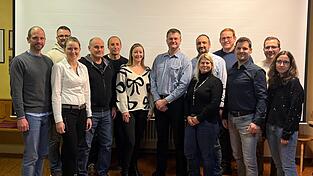 Geschlossen präsentieren sich die Mitglieder der CSU-Freien Wählergemeinschaft Miltach bei der Nominierung von Bürgermeisterkandidat Mario Höcherl sowie bei der Zustimmung zur Kandidatenliste. Geschlossen präsentieren sich die Mitglieder der CSU-Freien Wählergemeinschaft Miltach bei der Nominierung von Bürgermeisterkandidat Mario Höcherl sowie bei der Zustimmung zur Kandidatenliste.