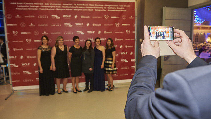 Die Metzgerzunft hat am Samstagabend in die Joseph-von-Fraunhofer-Halle eingeladen. Die Metzgerzunft hat am Samstagabend in die Joseph-von-Fraunhofer-Halle eingeladen.