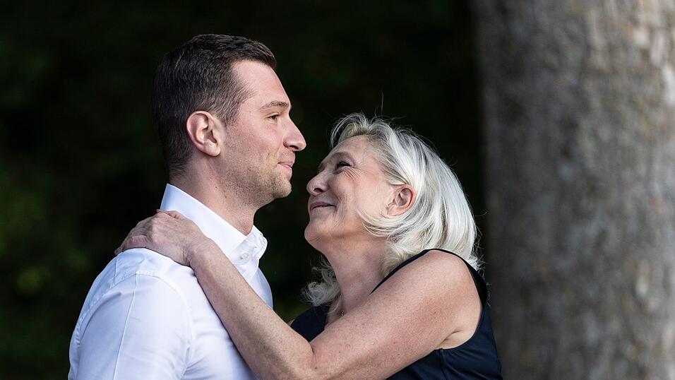 Zieht Le Pen nicht ins Rennen, schicken die Rechtsnationalen Parteichef Bardella in den Ring. (Archivbild) Zieht Le Pen nicht ins Rennen, schicken die Rechtsnationalen Parteichef Bardella in den Ring. (Archivbild)