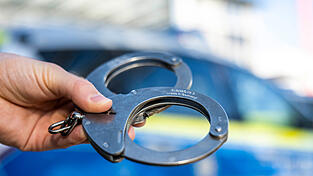 34 Kunststoffplomben wurden laut Polizei bei einem Jugendlichen auf der Ringelstecherwiese gefunden. (Symbolbild)