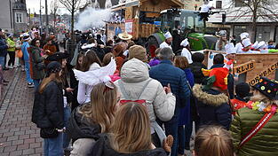 Mit ordentlich Get&ouml;se und PS-stark geht es am Faschingssamstag f&uuml;r die Teilnehmer wieder auf die Reise beim Faschingsumzug.