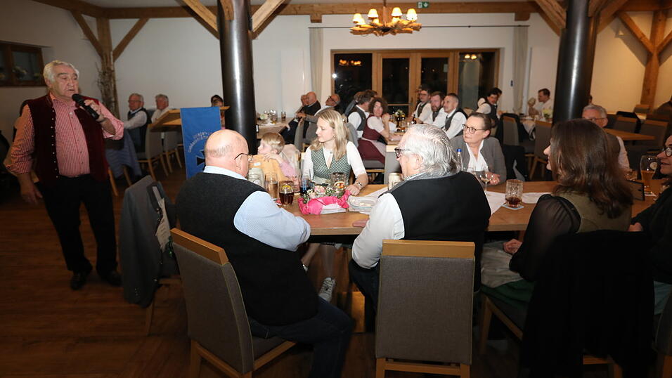 Der Humorist Hausinger Karl unterhielt das Publikum bestens.