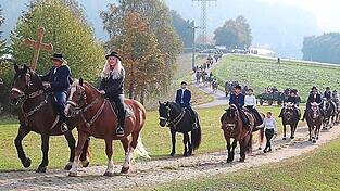 Erntedankfestzug der Altrandsberger Rosserer zur Antoniuskapelle.